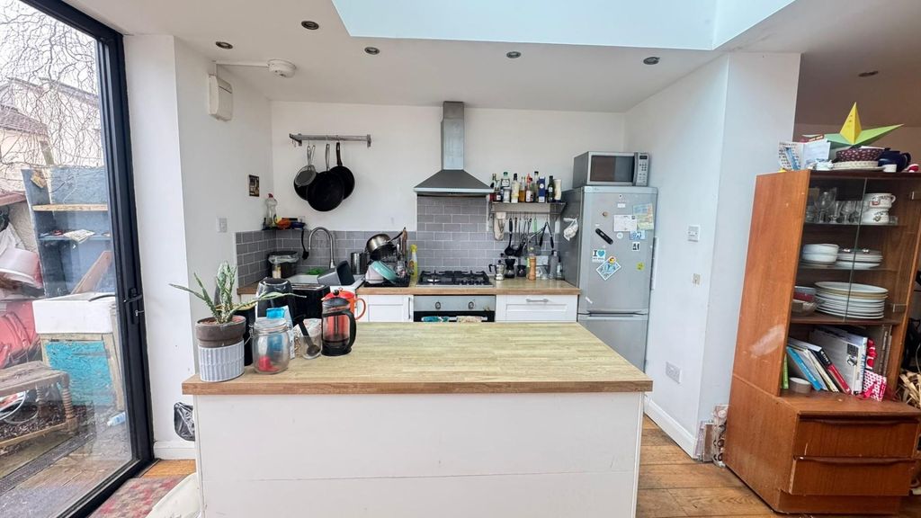 Property photo 3 of 16 Kitchen.Jpeg