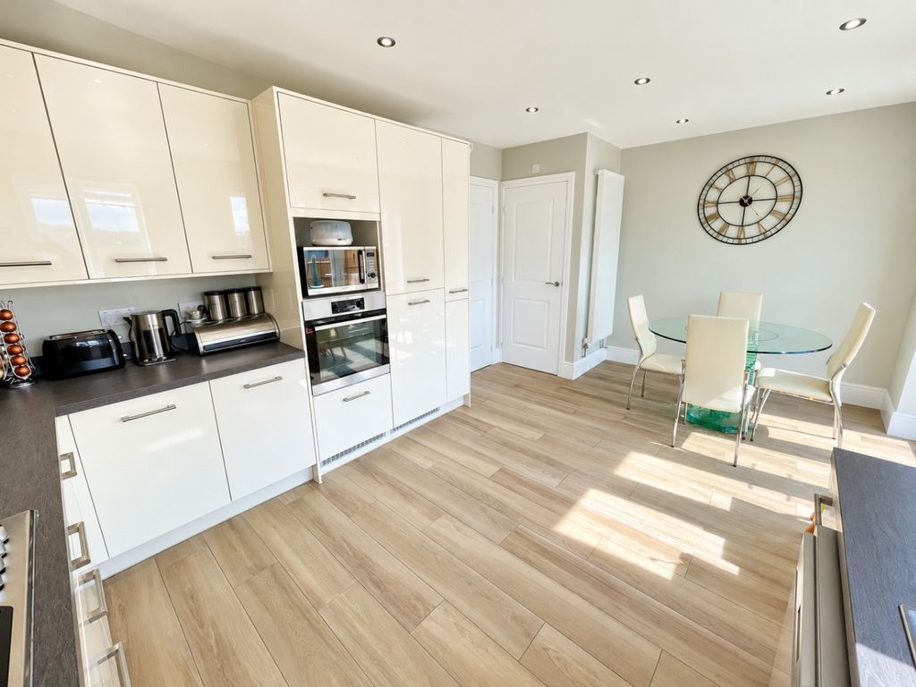 Property photo 2 of 9 3541573