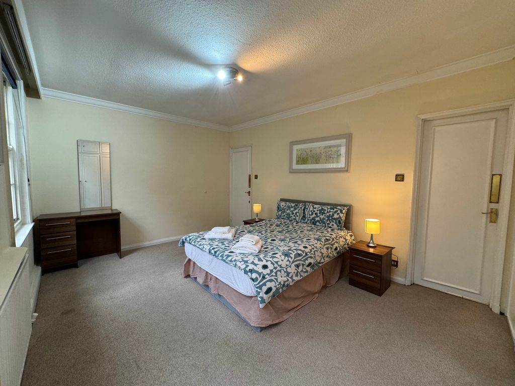 Property photo 1 of 18 Bedroom