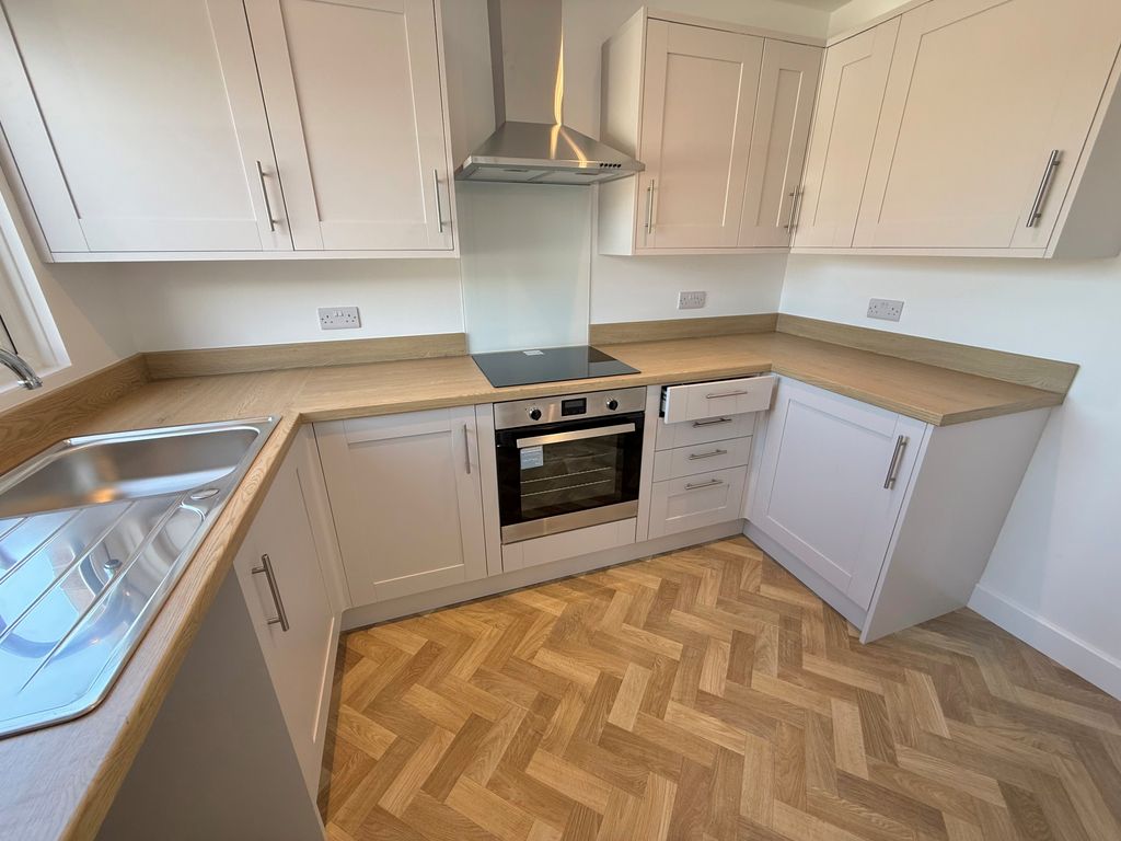 Property photo 2 of 15 30 Arundel Garden Kitchen 1