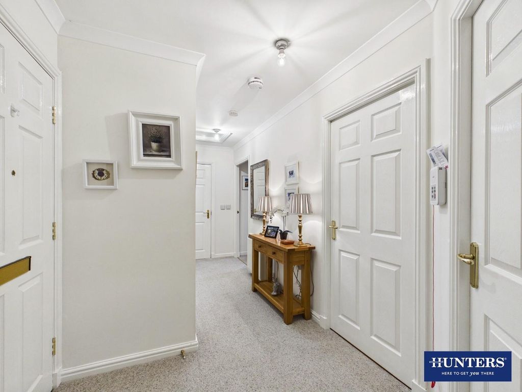 Property photo 2 of 19 Entrance Hall
