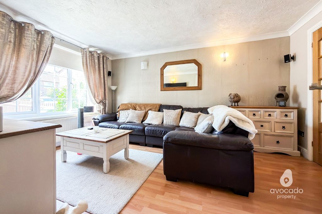 Property photo 2 of 11 5311703