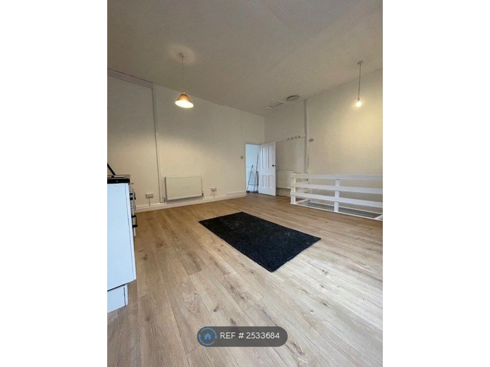 Property photo 3 of 10 Open Plan Livingroom