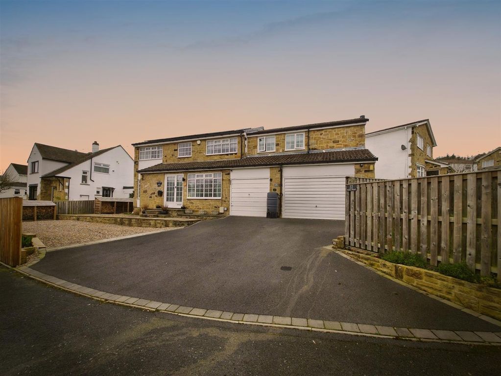 Property photo 2 of 39 Front Aspect