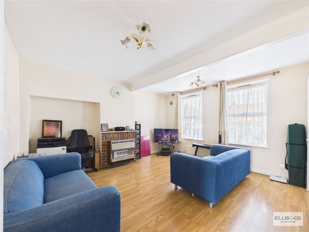 Property photo 2 of 25 Picture No. 23