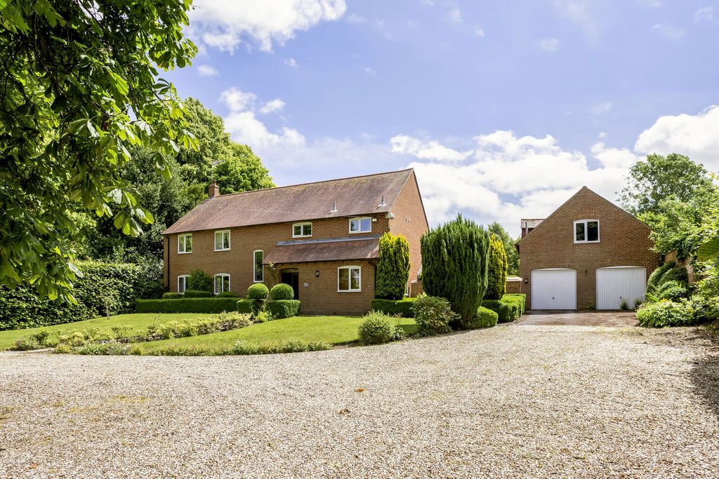 Property photo 1 of 99 73798Thepinkhousepyelane10Low