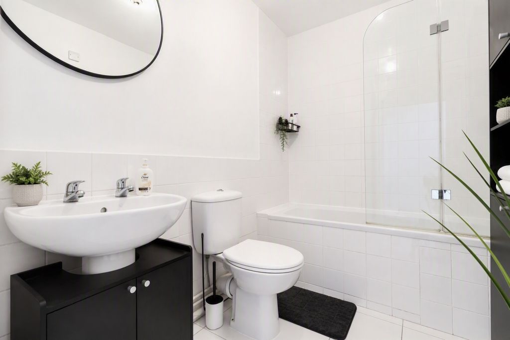 Property photo 3 of 8 Bathroom