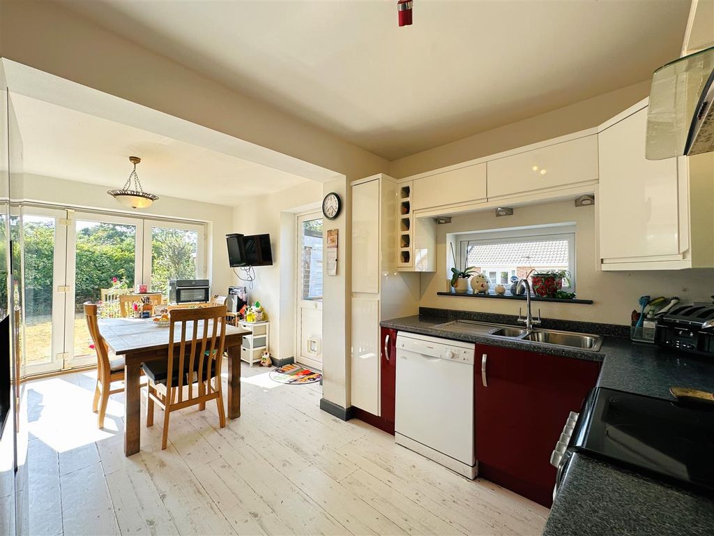 Property photo 2 of 9 Kitchen Diner