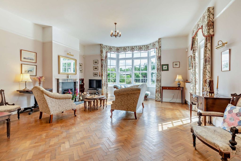 Property photo 3 of 18 Sitting Room