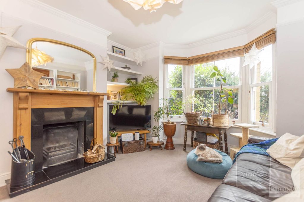 Property photo 2 of 17