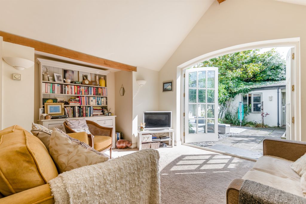 Property photo 3 of 25