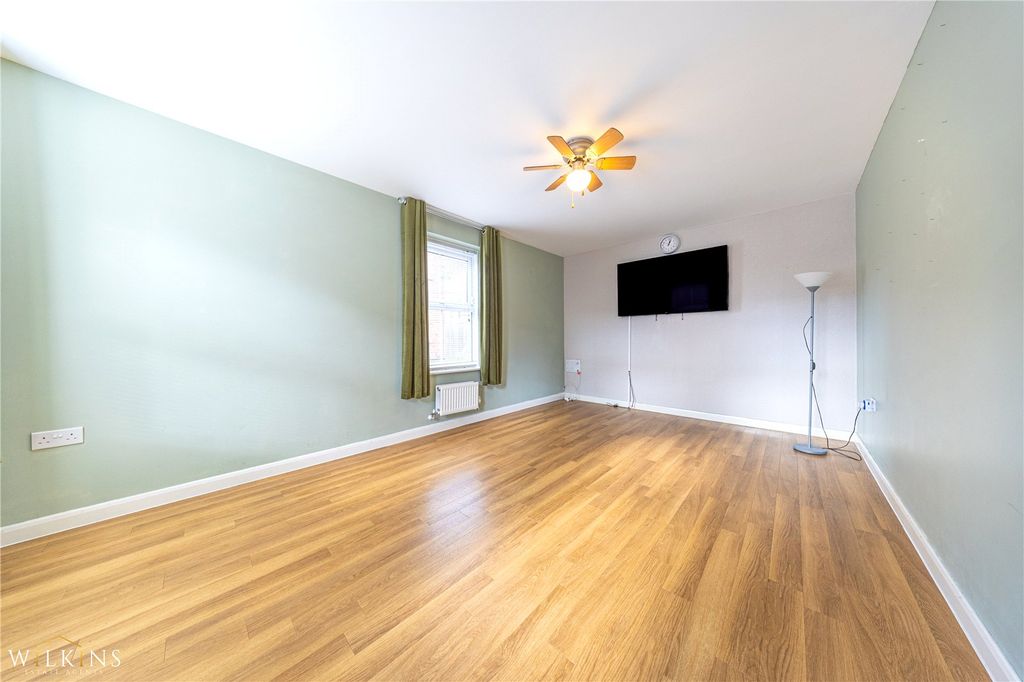 Property photo 3 of 32 Picture No. 02