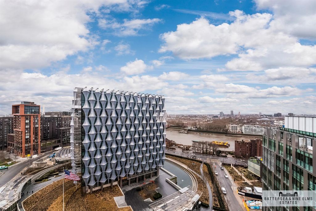 Property photo 2 of 33