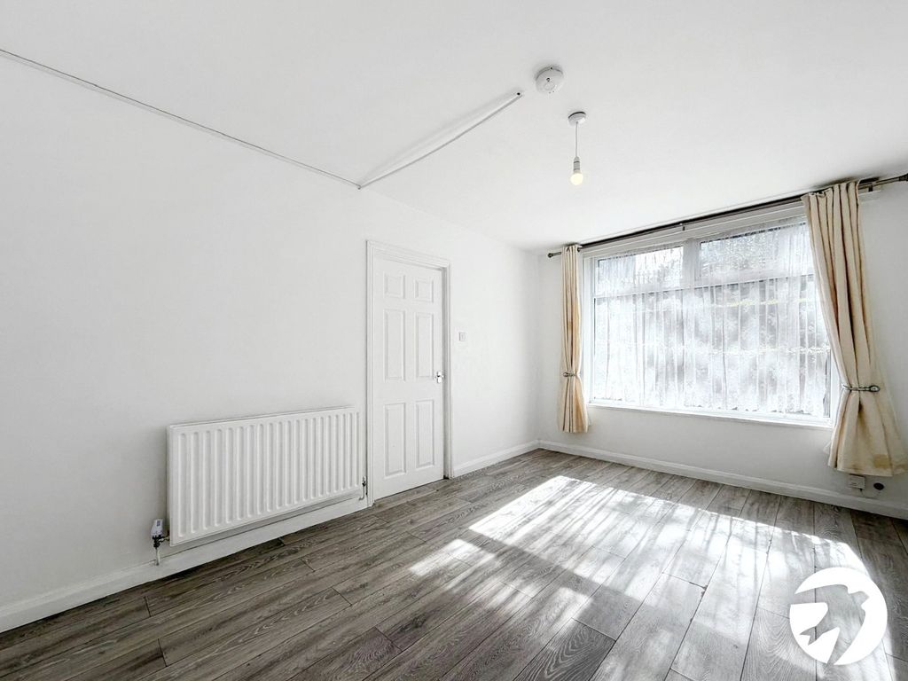 Property photo 2 of 16 Picture No. 11