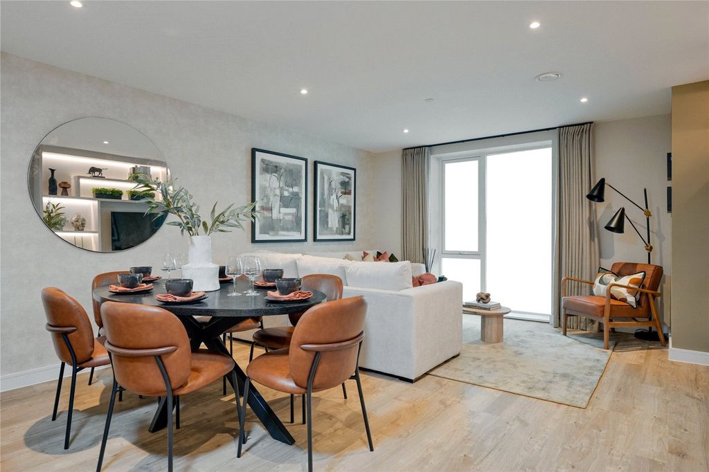 Property photo 2 of 13 Show Home