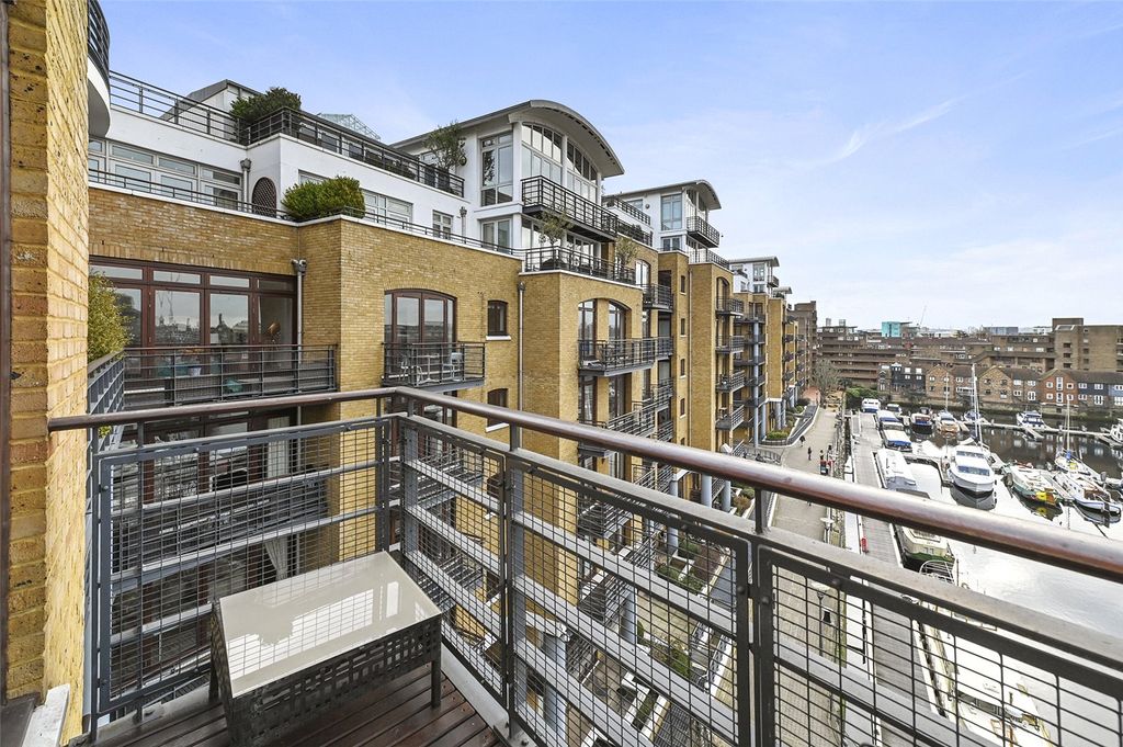 Property photo 3 of 15 Balcony
