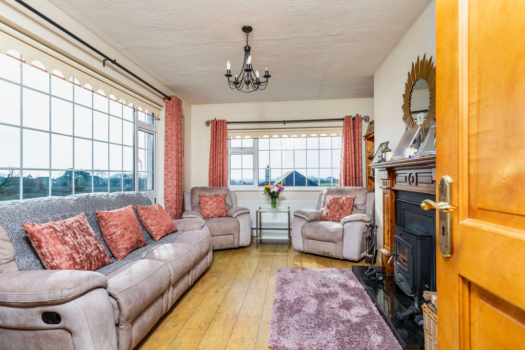 Property photo 3 of 37