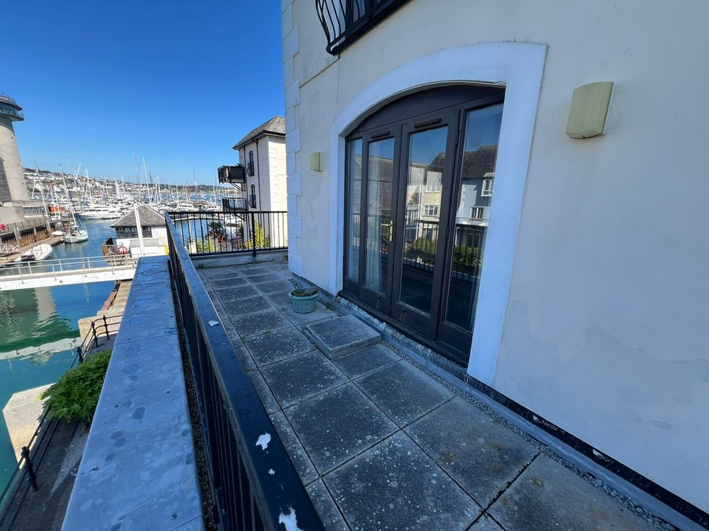 2 bed flat to rentChallenger Quay, Falmouth TR11