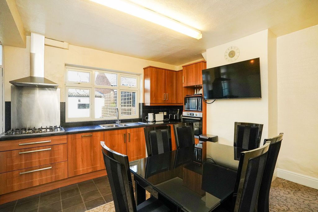 Property photo 3 of 23