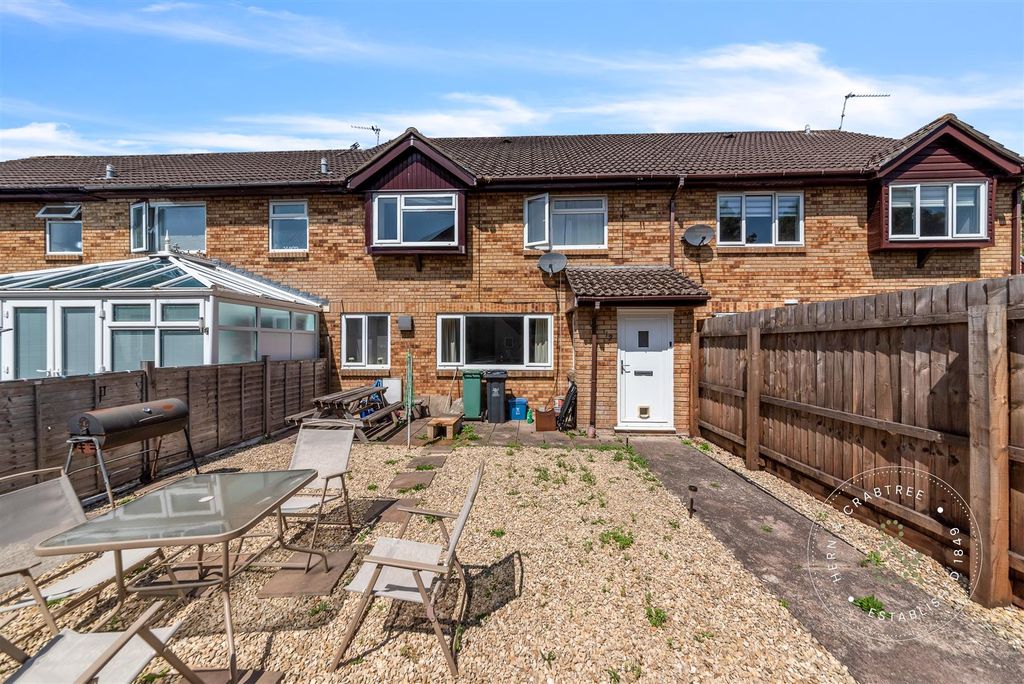 Property photo 1 of 18 Fairwood-Close-17.Jpg