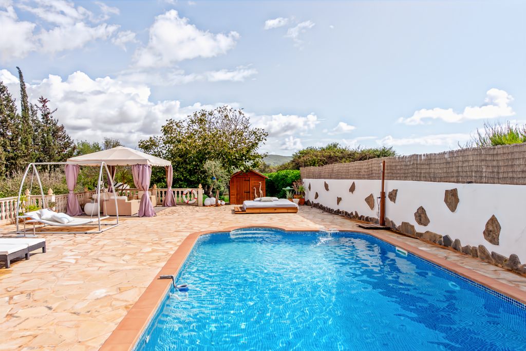 Property photo 3 of 45