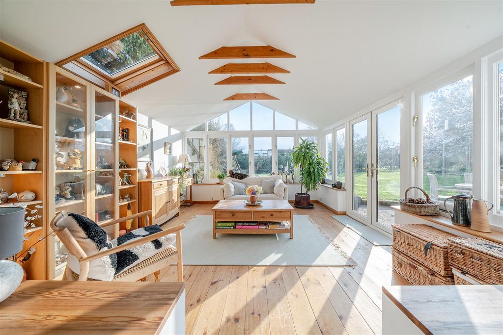 Property photo 2 of 19 Garden Room