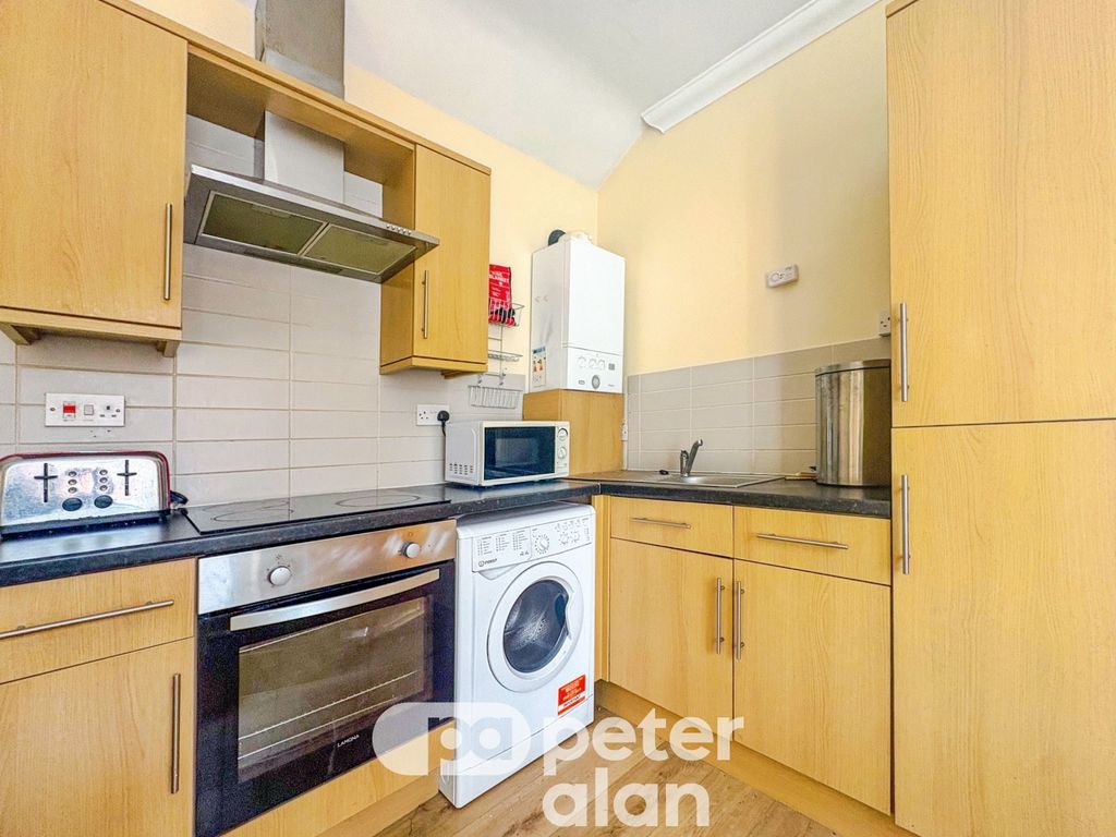 Property photo 3 of 8 Kitchen