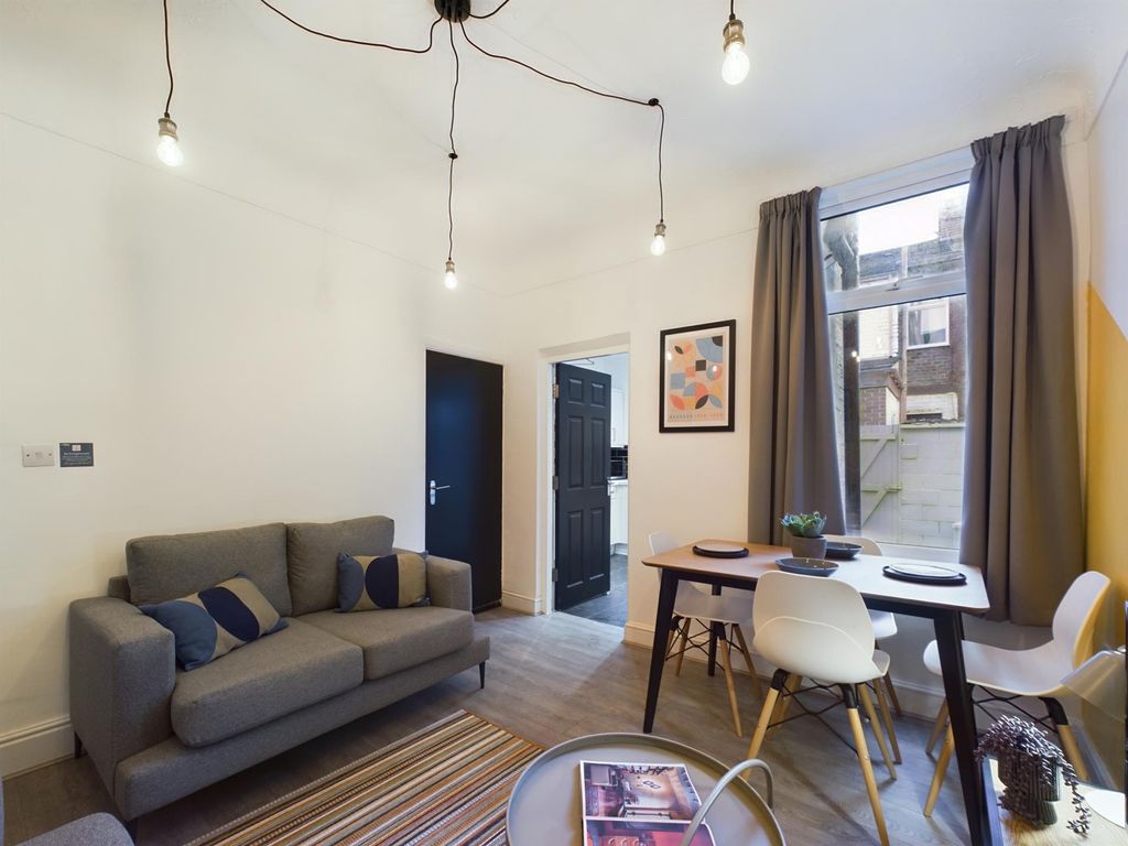 Property photo 2 of 11 A Stylish And Spacious Living Room Featuring Moder...