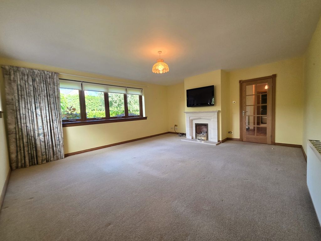 Property photo 3 of 27
