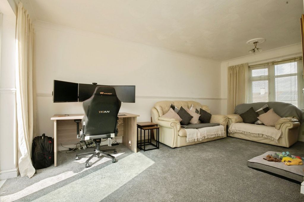 Property photo 3 of 18