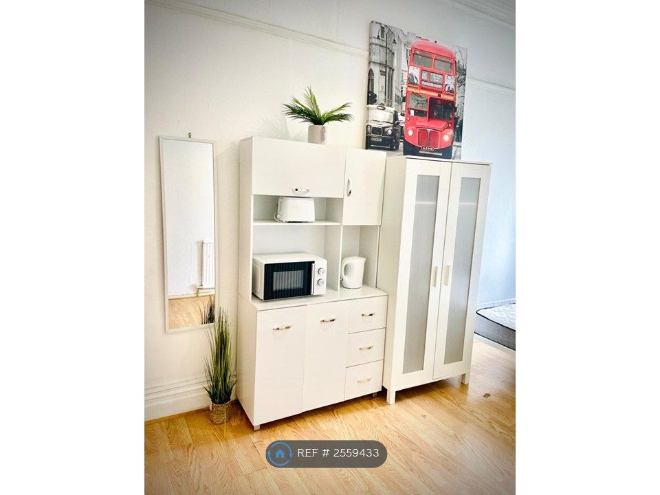 Property photo 1 of 19 Vacant Double Room With Fridge/Freezer
