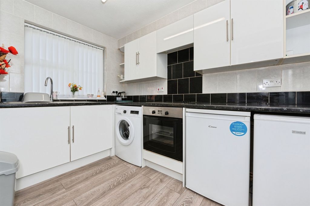 Property photo 3 of 11