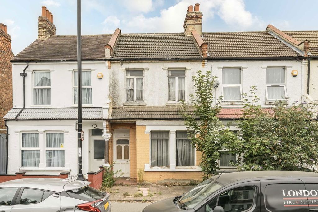Property photo 1 of 8