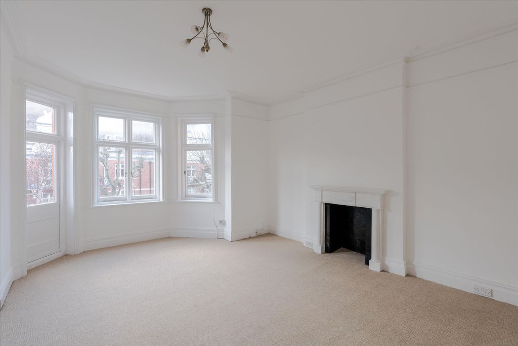 Property photo 2 of 18 Image