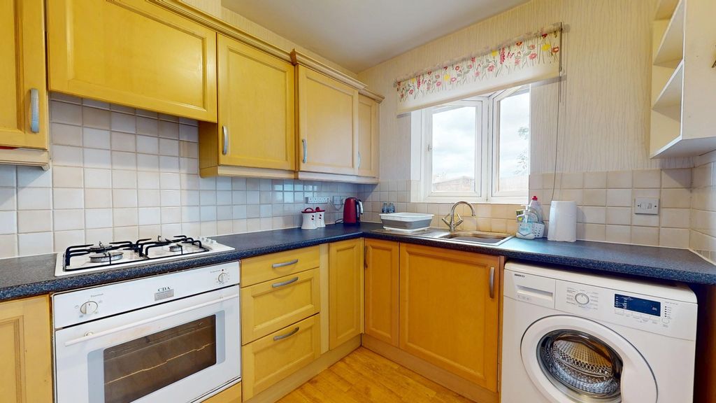 Property photo 2 of 15 4304965