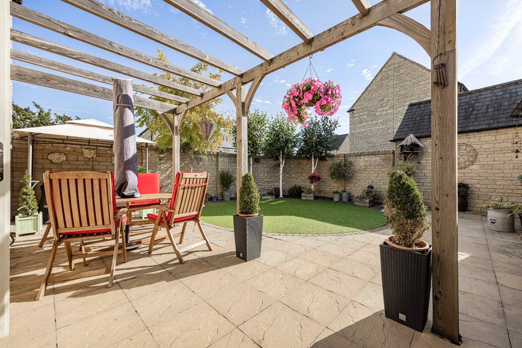 Property photo 2 of 29 Rear Garden