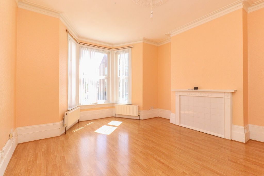 Property photo 2 of 7 Picture 2