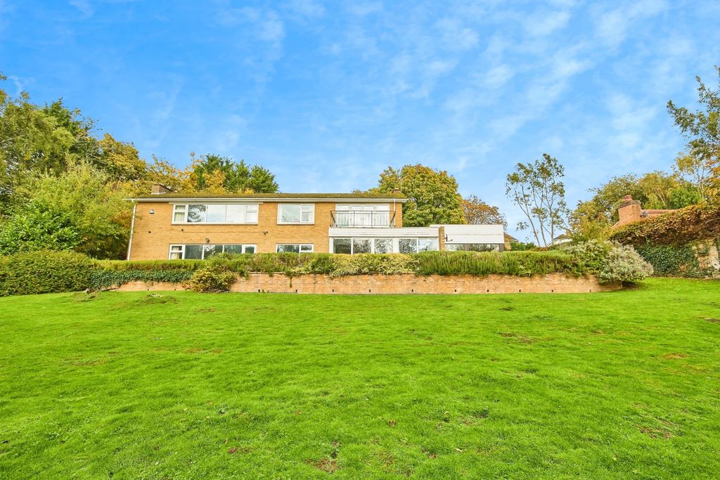 Property photo 2 of 25 Garden