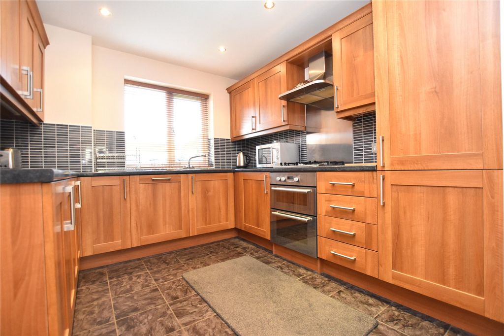 Property photo 2 of 23 Picture No. 13