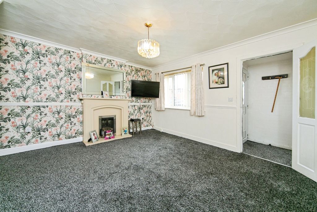 Property photo 3 of 17 Photo
