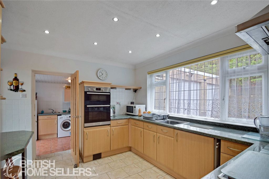 Property photo 2 of 24 Picture No. 09