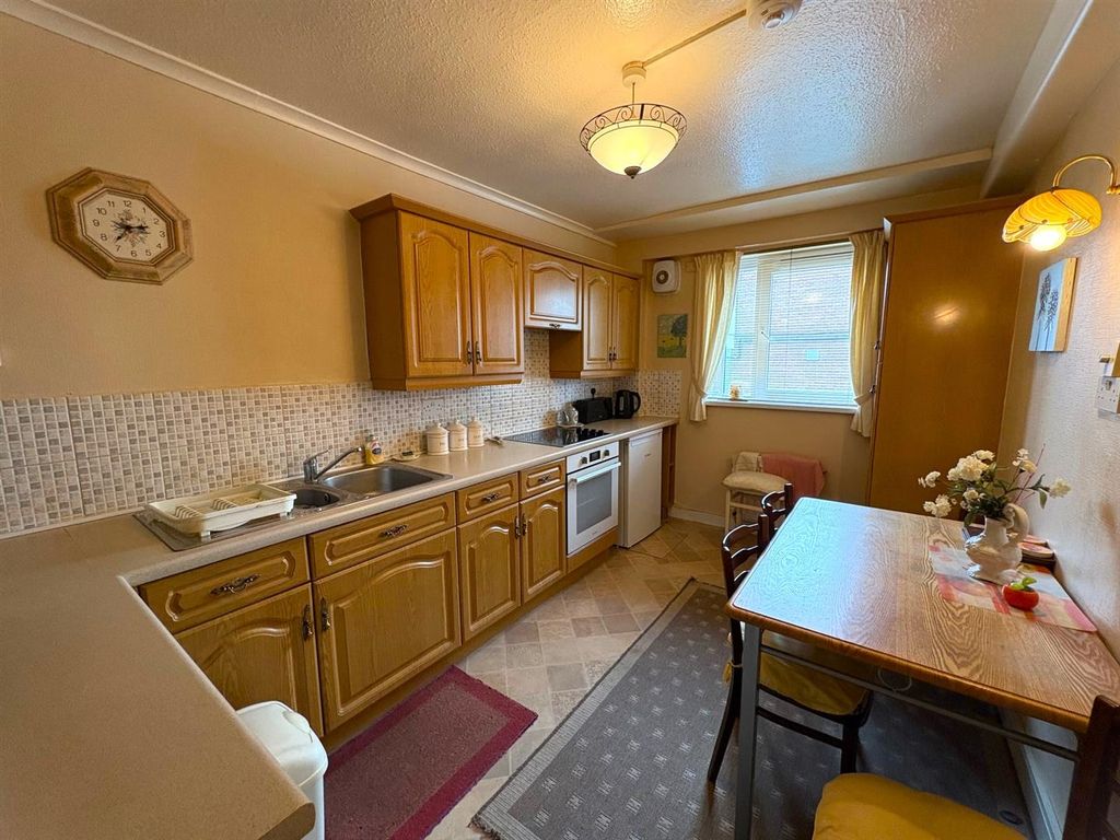 Property photo 3 of 12 Kitchen