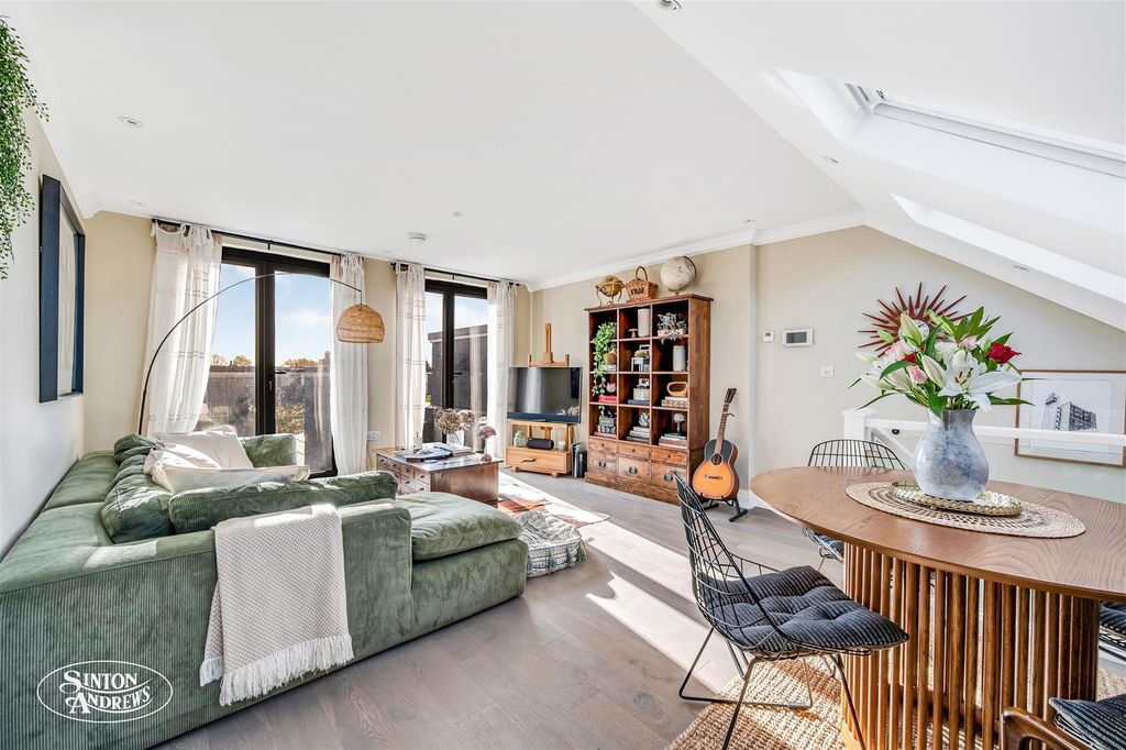 Property photo 2 of 11 90A Darwin Road-2.Jpg