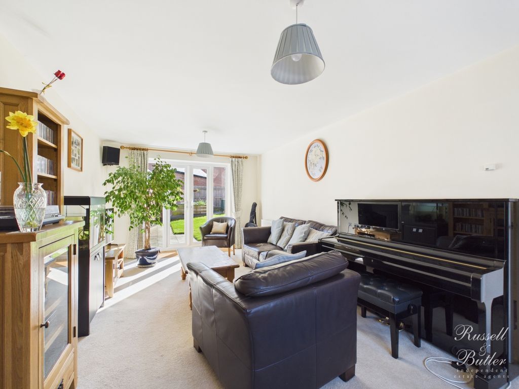 Property photo 3 of 18 Cam01995G0-Pr0422-Still004