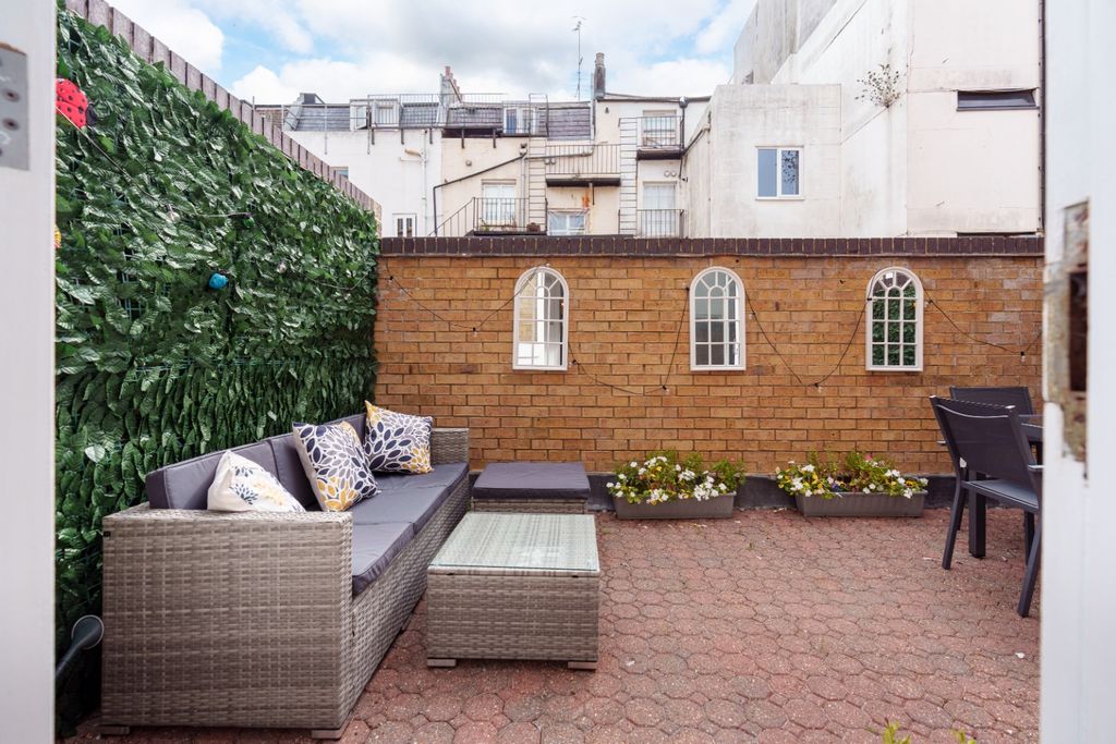 Property photo 3 of 25 4477405