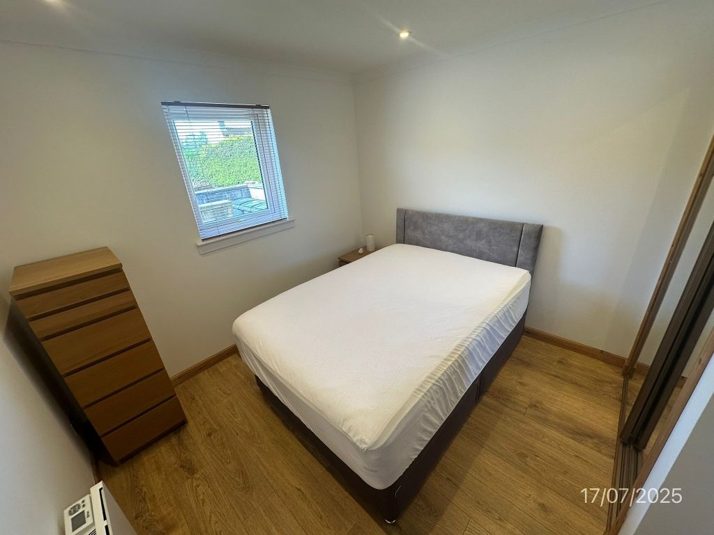Property photo 3 of 6 Bedroom (1)