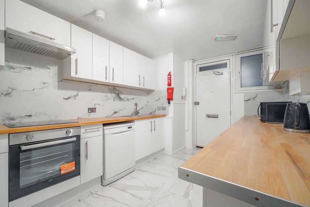 Property photo 2 of 10 Kitchen