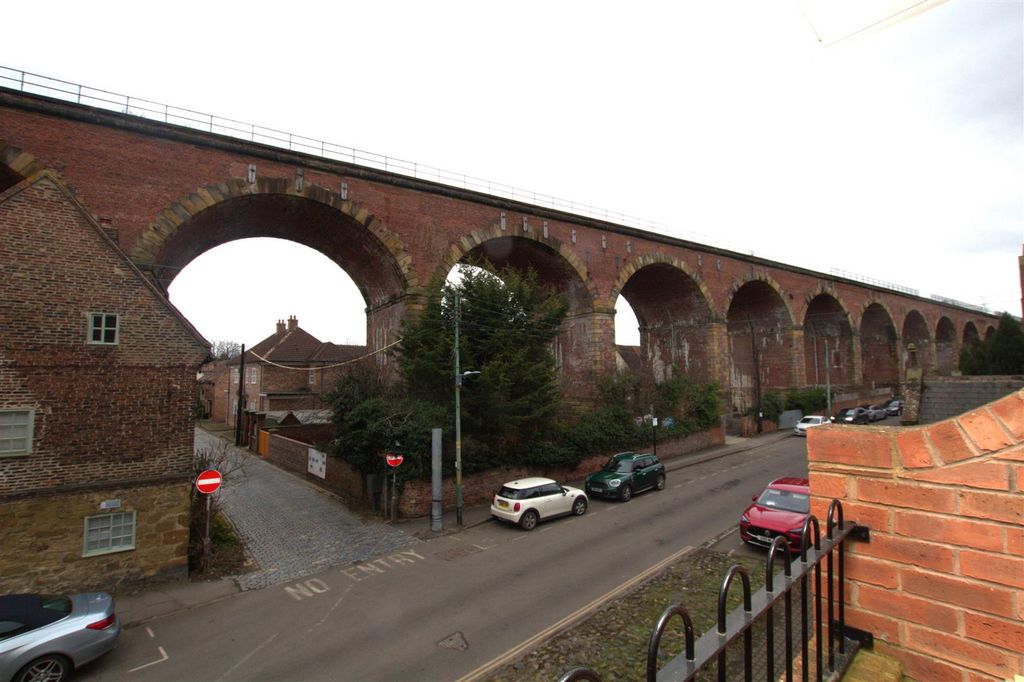 Property photo 2 of 11 Viaduct View.Jpg