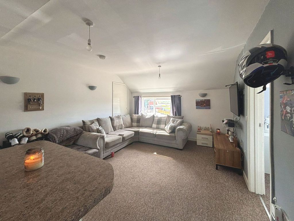 Property photo 3 of 28 6c Reception Room