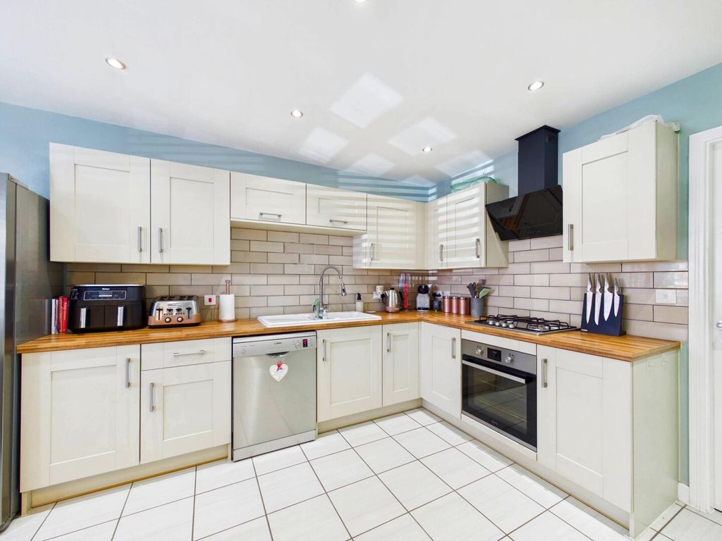 Property photo 3 of 13 Kitchen